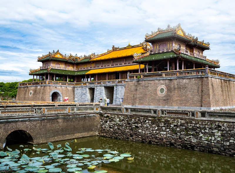 L’HÉRITAGE DES DYNASTIES ET RITES ANCESTRAUX